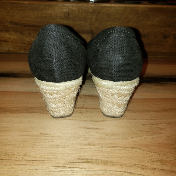 Fashion Bug Wedges Size 8.5 Cute! - Picture 4 of 6